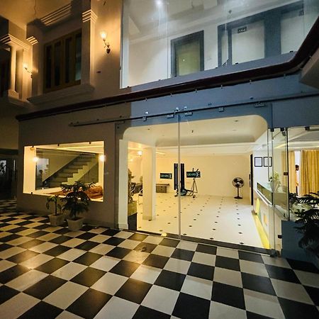 The Lavish Stay Βαρανάσι Εξωτερικό φωτογραφία