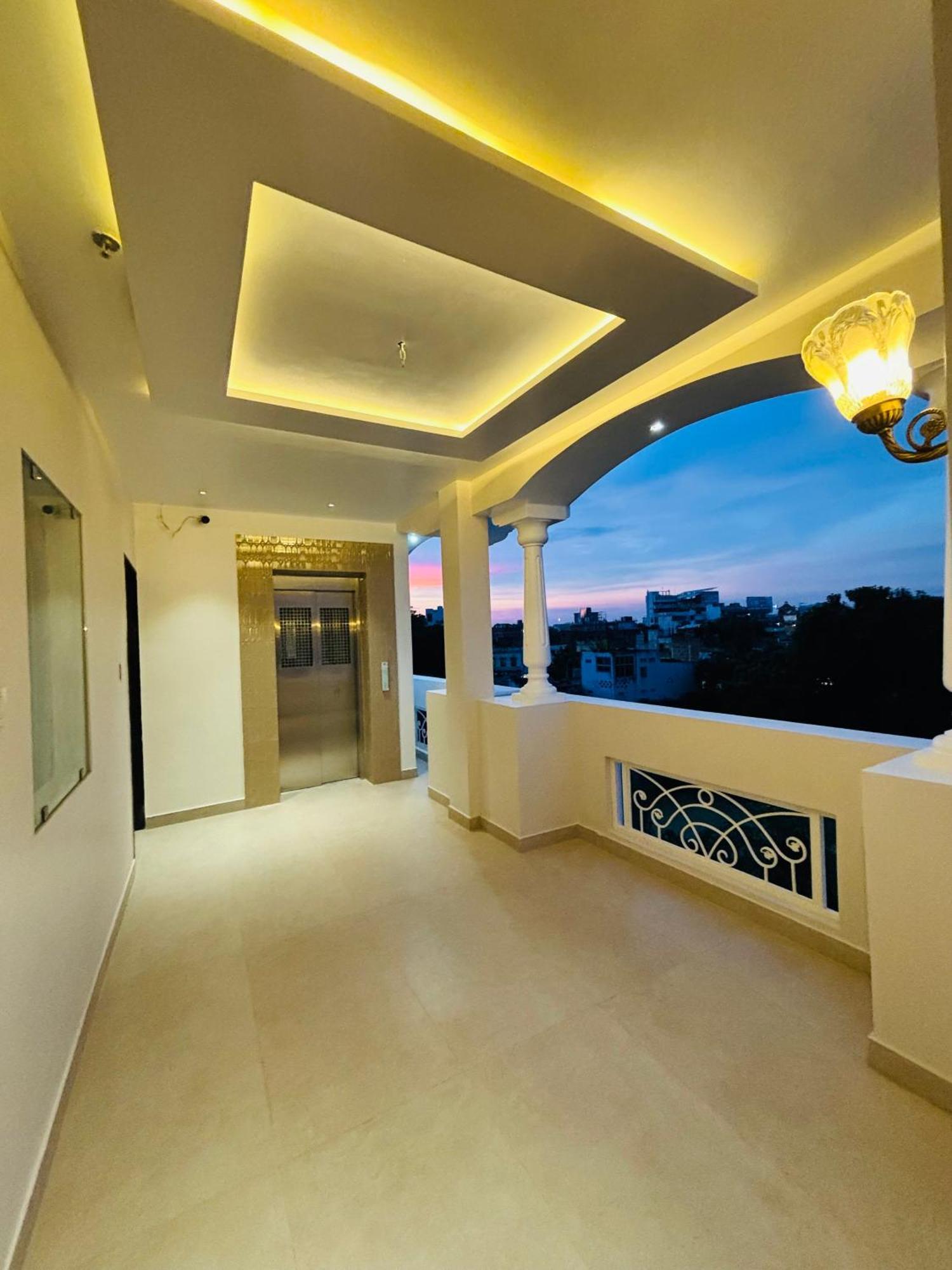 The Lavish Stay Βαρανάσι Εξωτερικό φωτογραφία