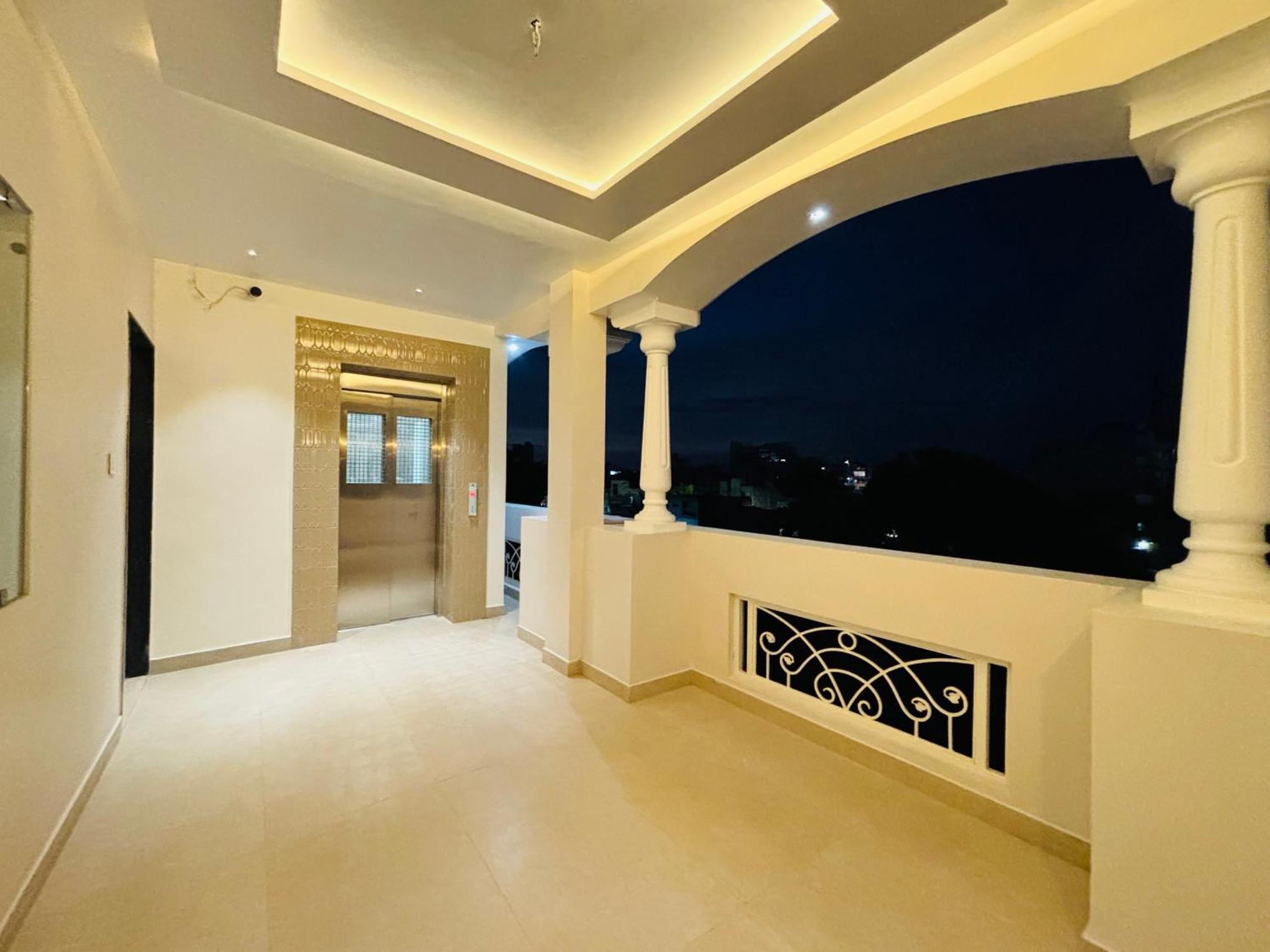 The Lavish Stay Βαρανάσι Εξωτερικό φωτογραφία