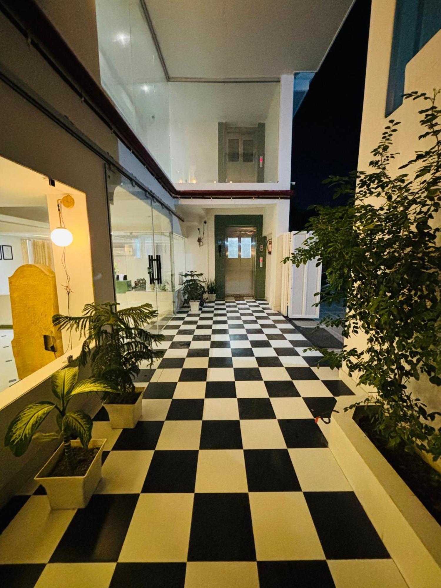 The Lavish Stay Βαρανάσι Εξωτερικό φωτογραφία