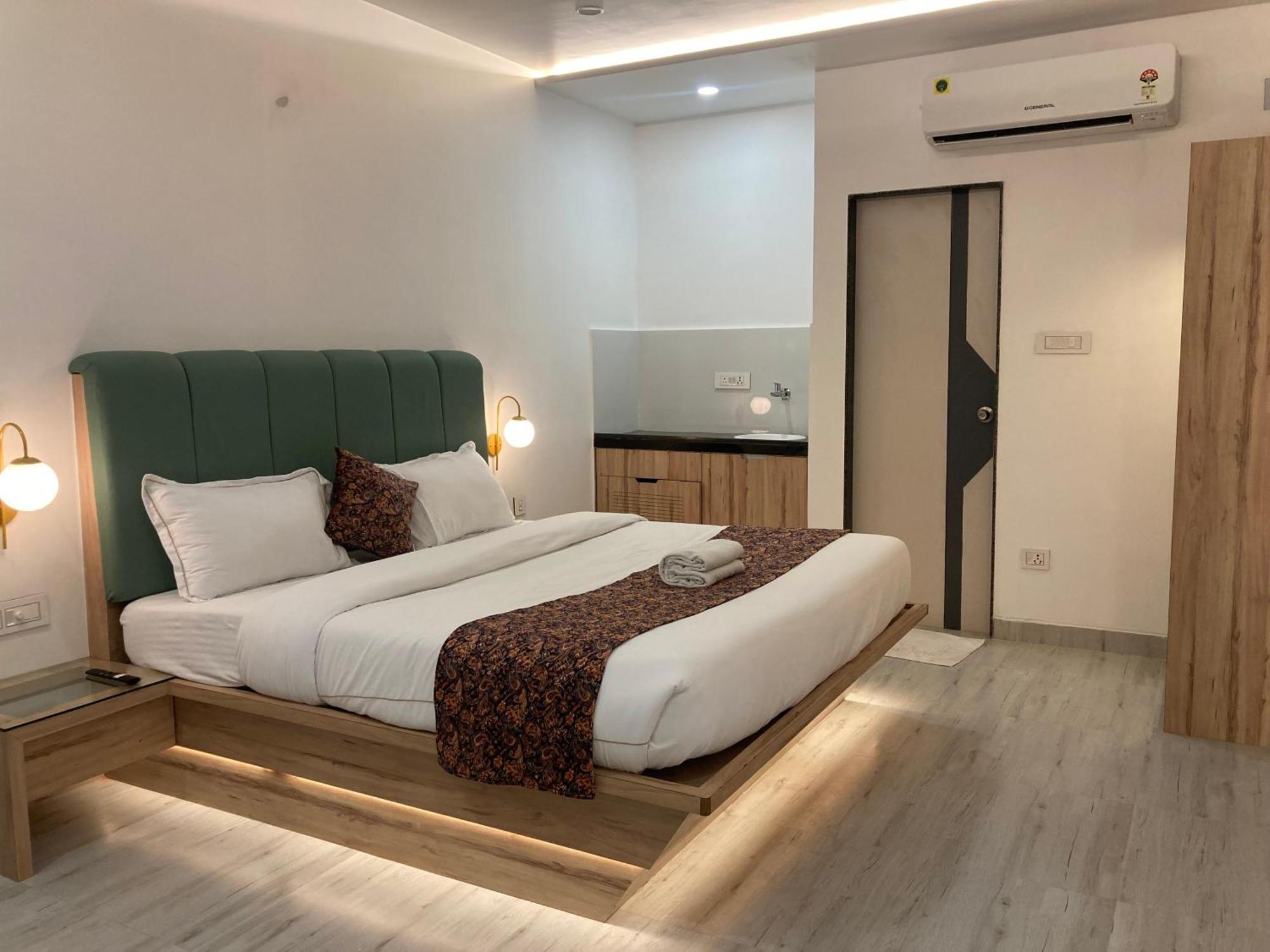 The Lavish Stay Βαρανάσι Εξωτερικό φωτογραφία