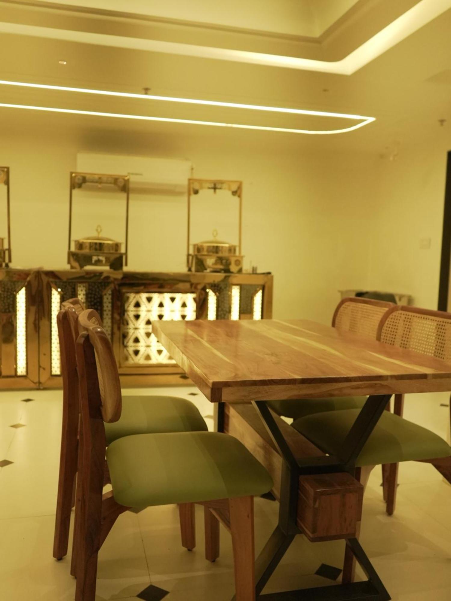 The Lavish Stay Βαρανάσι Εξωτερικό φωτογραφία